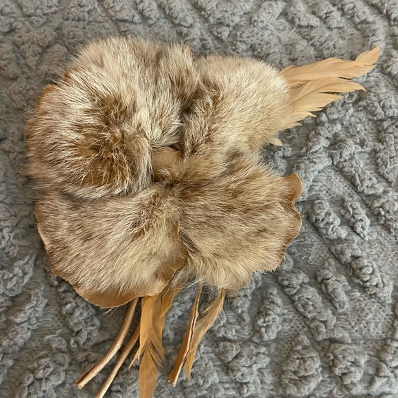 Sable mink corsage 7” X 8” - Picture 2 of 2